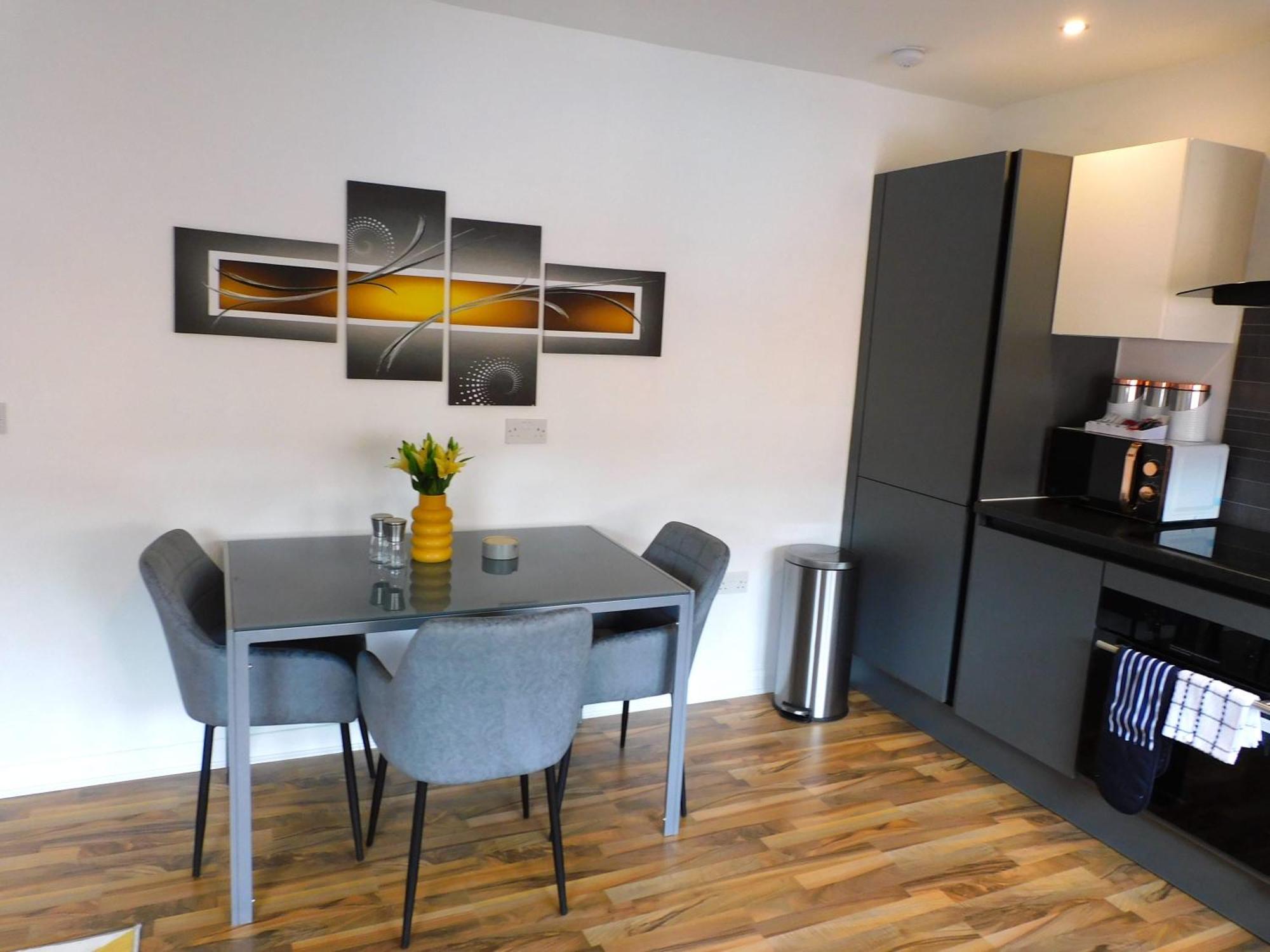 Newly Refurbished 1 Bed Apt In Hamilton Close To Station And Local Amenities Екстер'єр фото